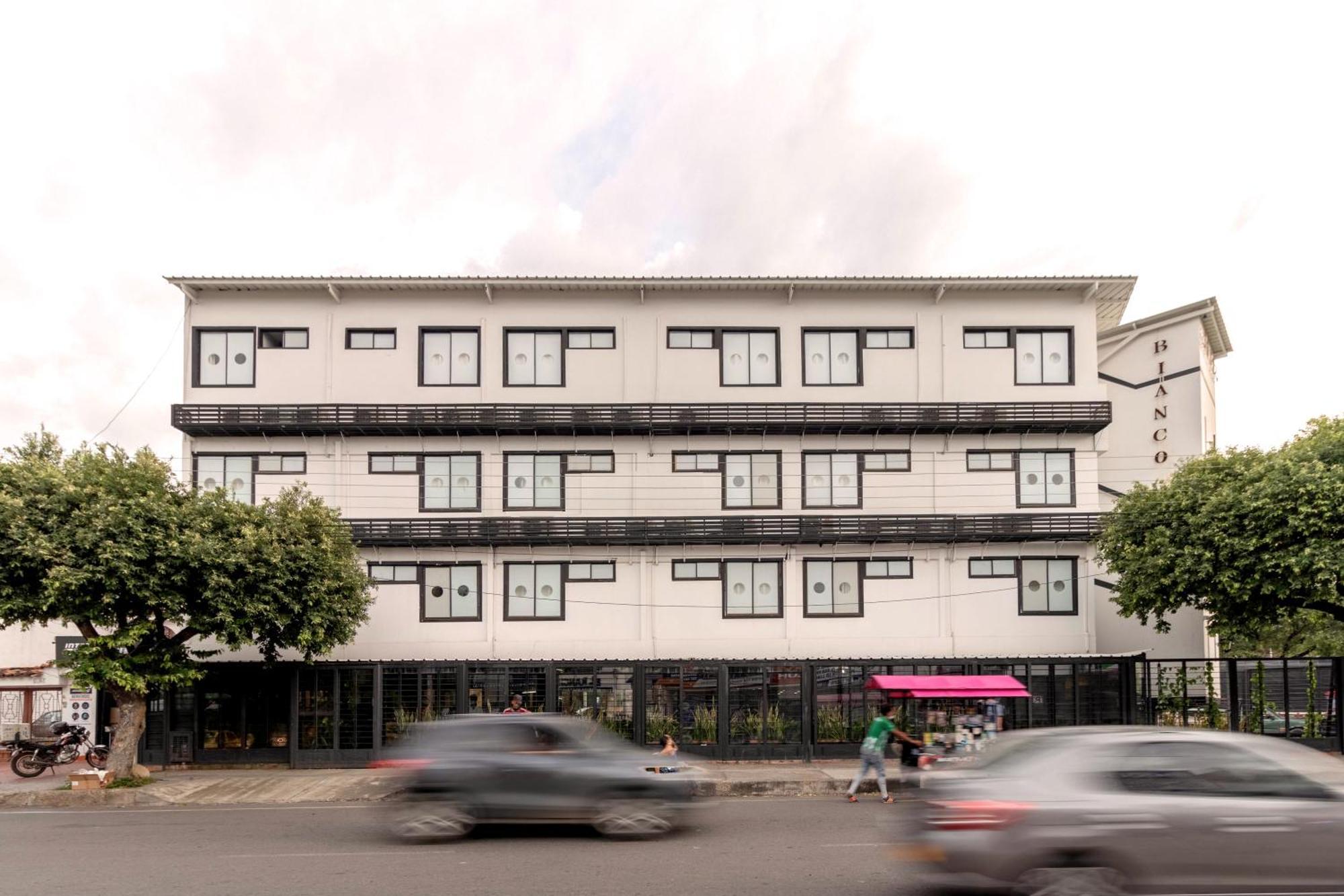 Bianco Hotel Boutique Кукута Экстерьер фото